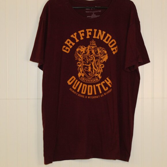 Harry Potter Gryffindor Quidditch Wizarding World of HP T-Shirt Size XL - Picture 2 of 13
